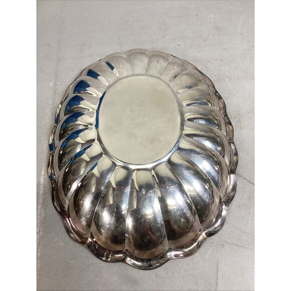 Reed & Barton #110 Holiday 15x11x2 Inch Scalloped Silver Plated Dish - Picture 6 of 7